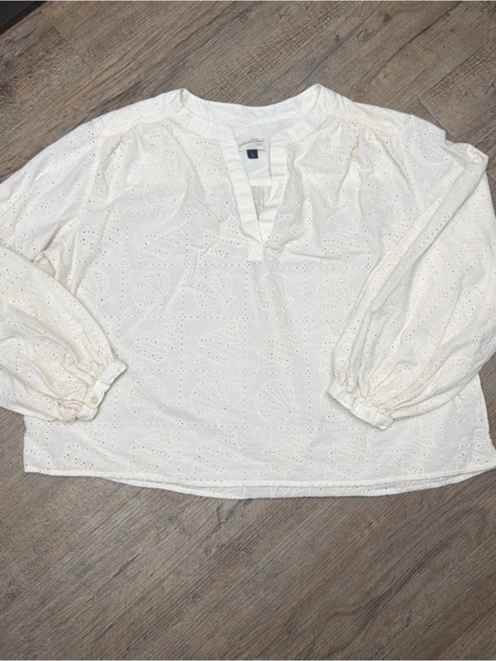 Universal Thread cream Eyelet V-Neck Peasant Blouse with shells design size xl